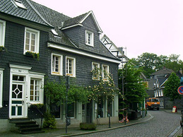 01_Bild-vom-Haus.jpg 01_Bild-vom-Haus.jpg